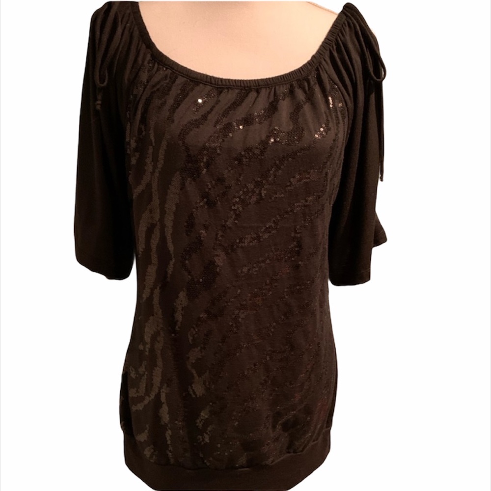 Studio Y Cold Shoulder Top Size Medium